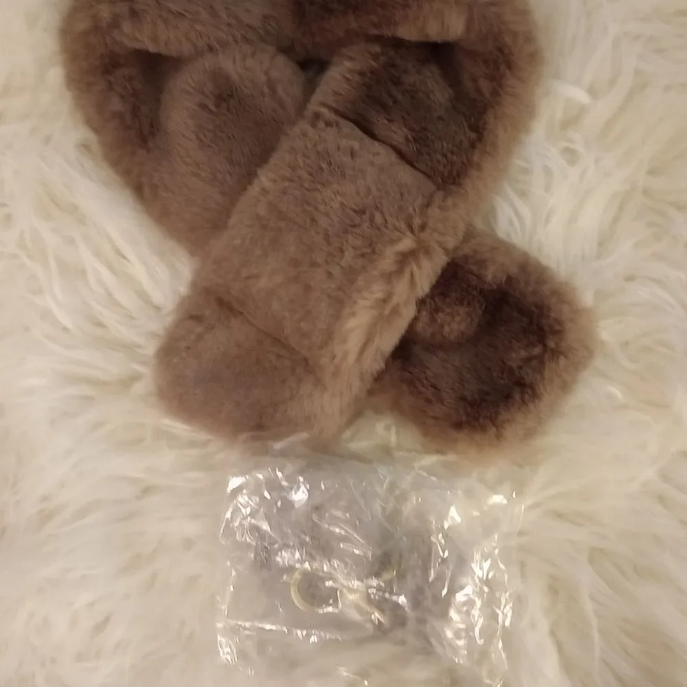 🆕🧣 Faux Fur Scarf/Stole with Key Chain & Accessory Case